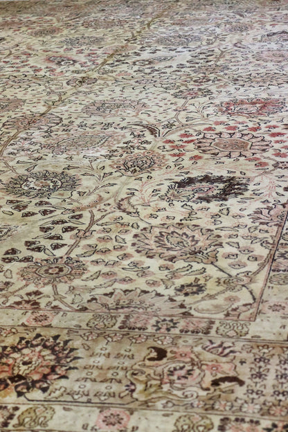 Antique Tabriz Handwoven Traditional Rug, J65484