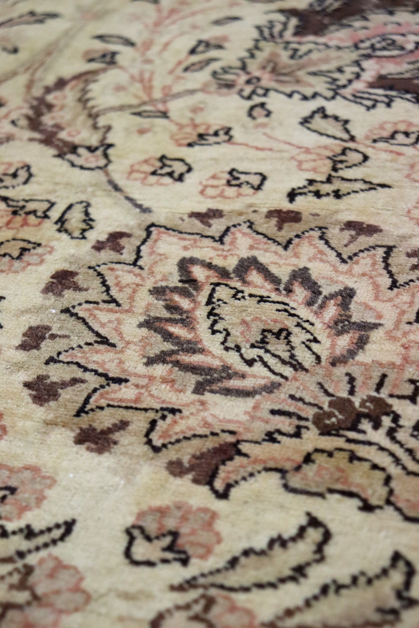 Antique Tabriz Handwoven Traditional Rug, J65484