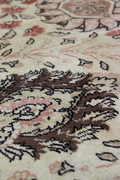 Antique Tabriz Handwoven Traditional Rug, J65484
