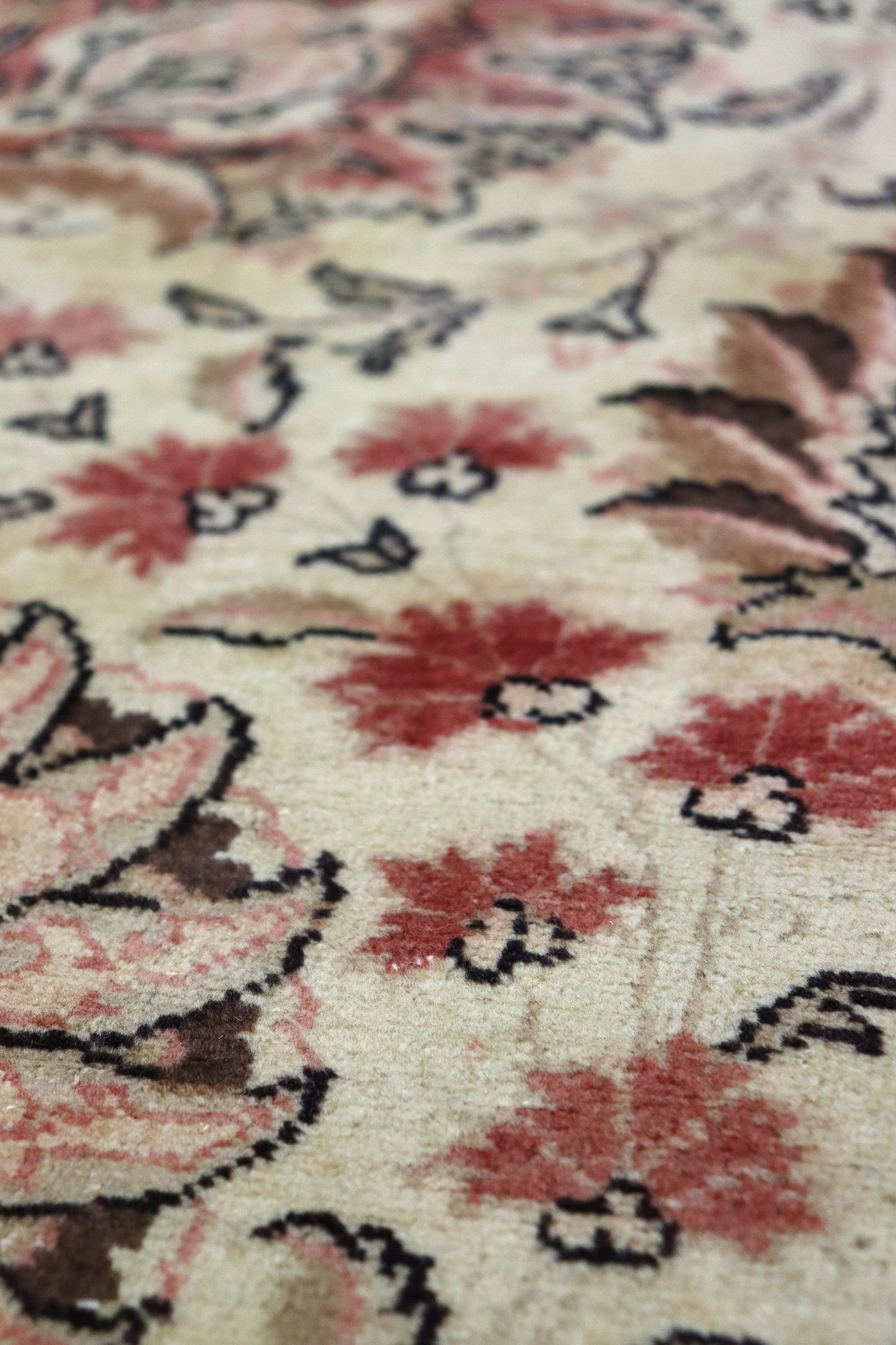 Antique Tabriz Handwoven Traditional Rug, J65484