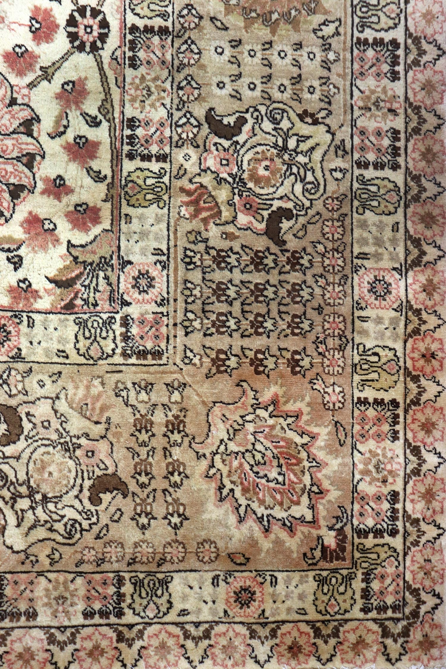 Antique Tabriz Handwoven Traditional Rug, J65484