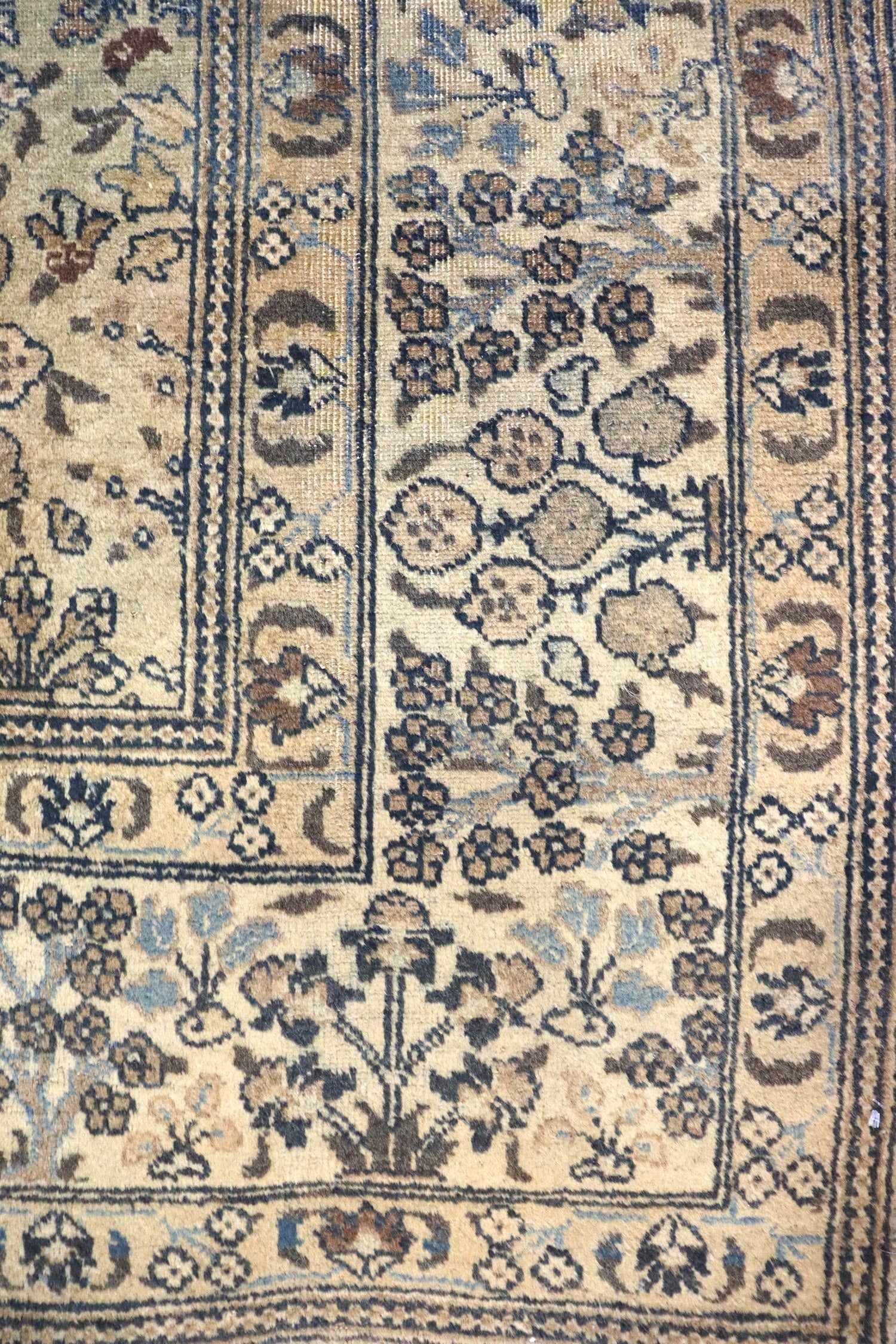 Antique Tabriz Handwoven Traditional Rug, J66204