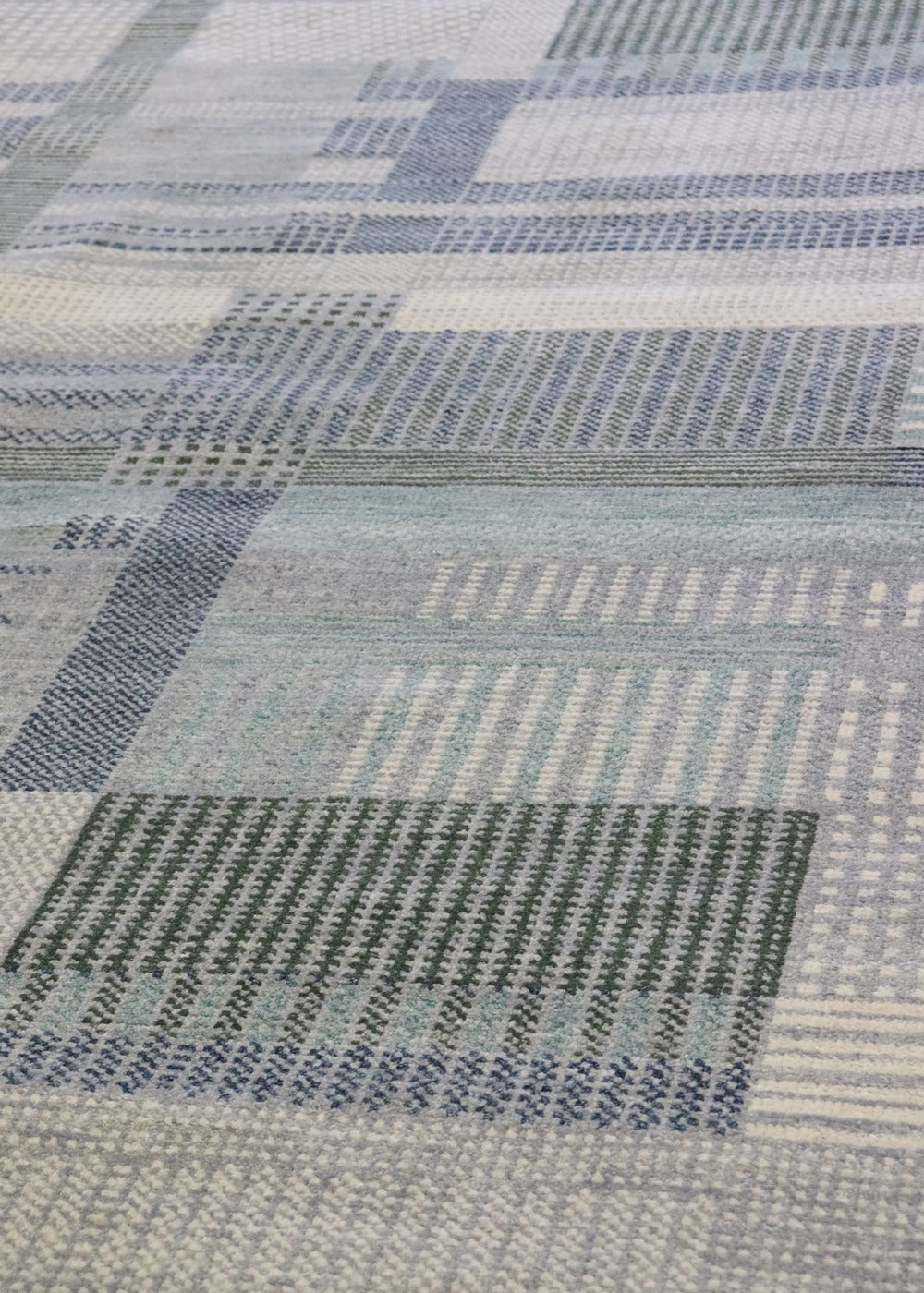 Abstract Plaid Handwoven Transitional Rug, J68020
