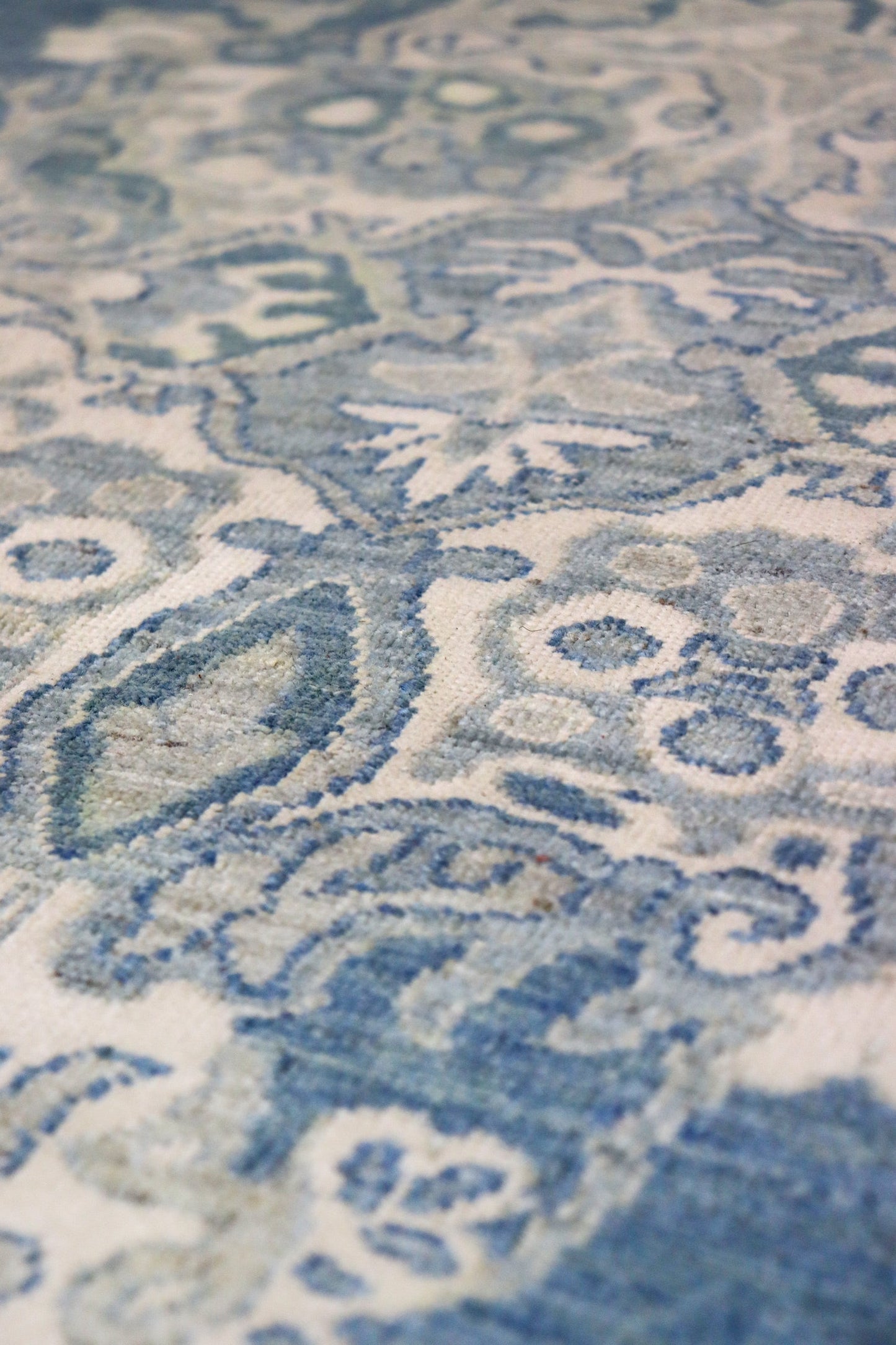 Feraghan Handwoven Transitional Rug, J65422