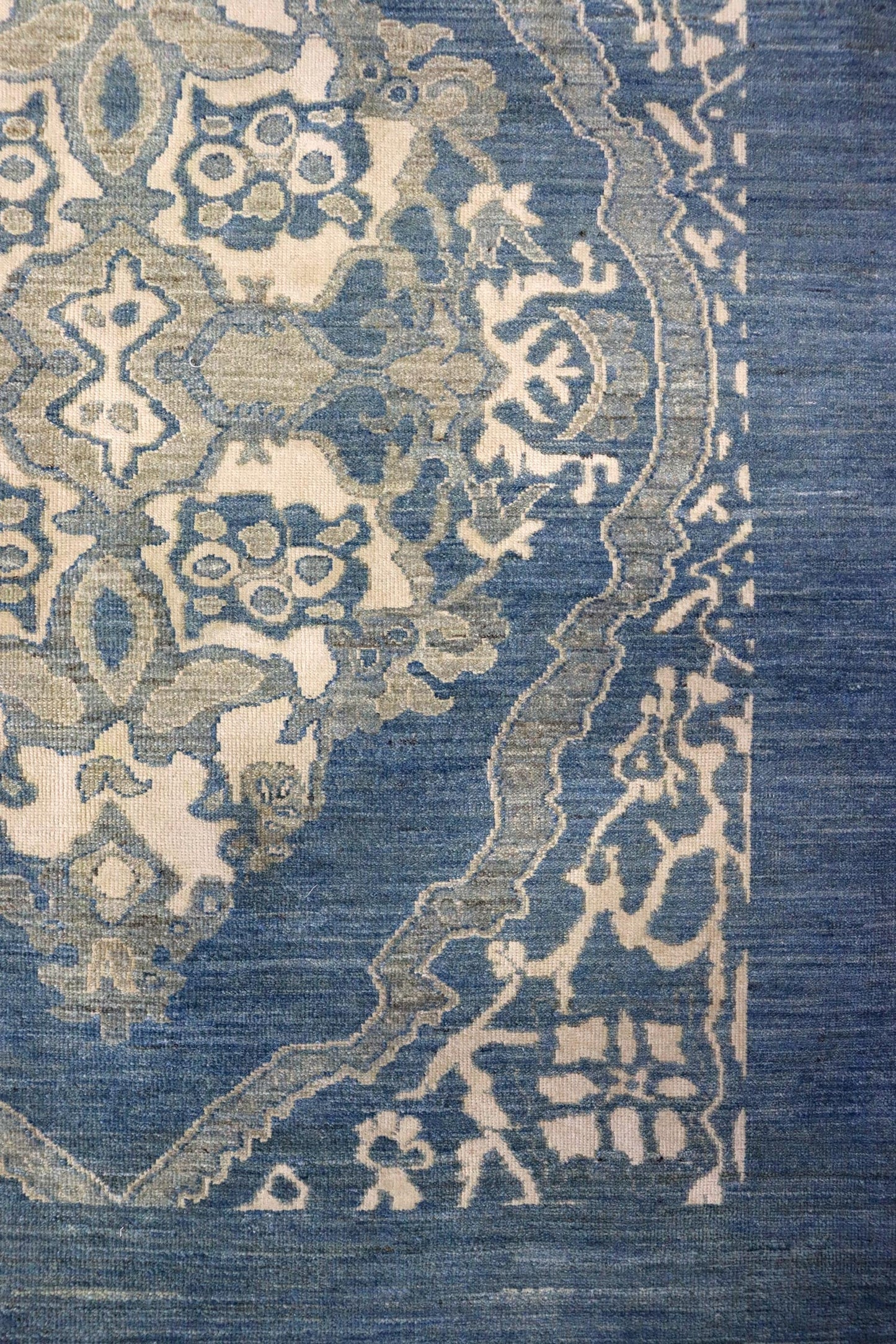 Feraghan Handwoven Transitional Rug, J65422