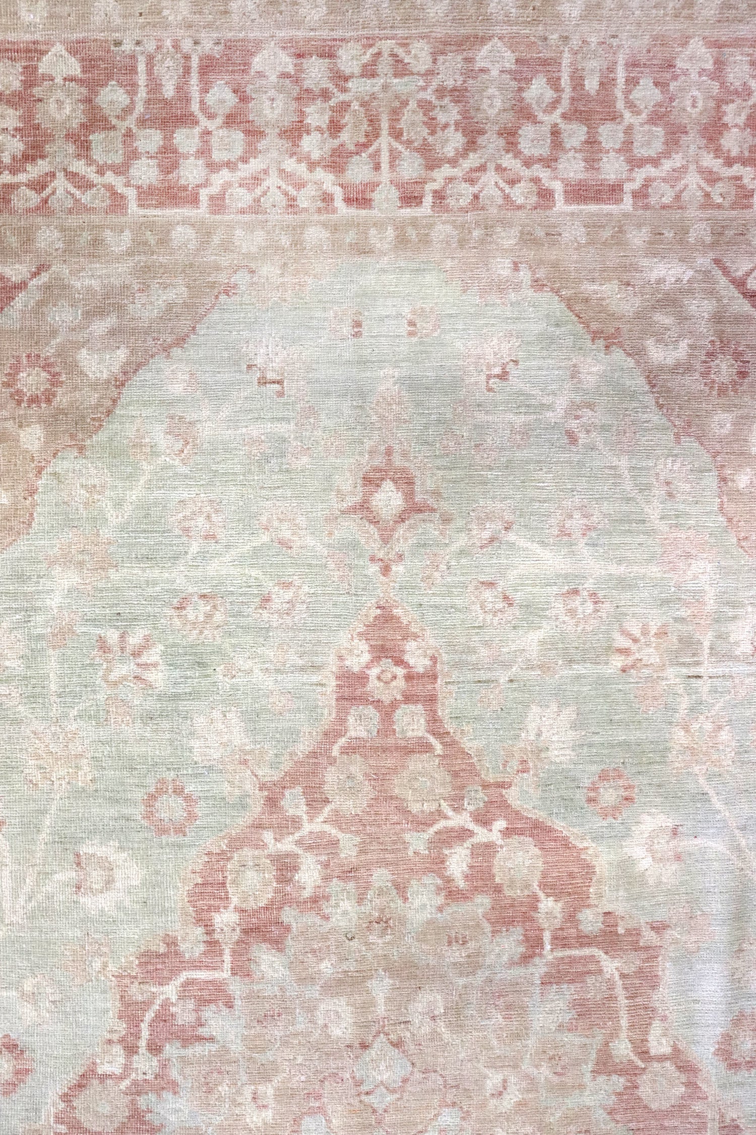 Sultanabad Handwoven Transitional Rug, J63847