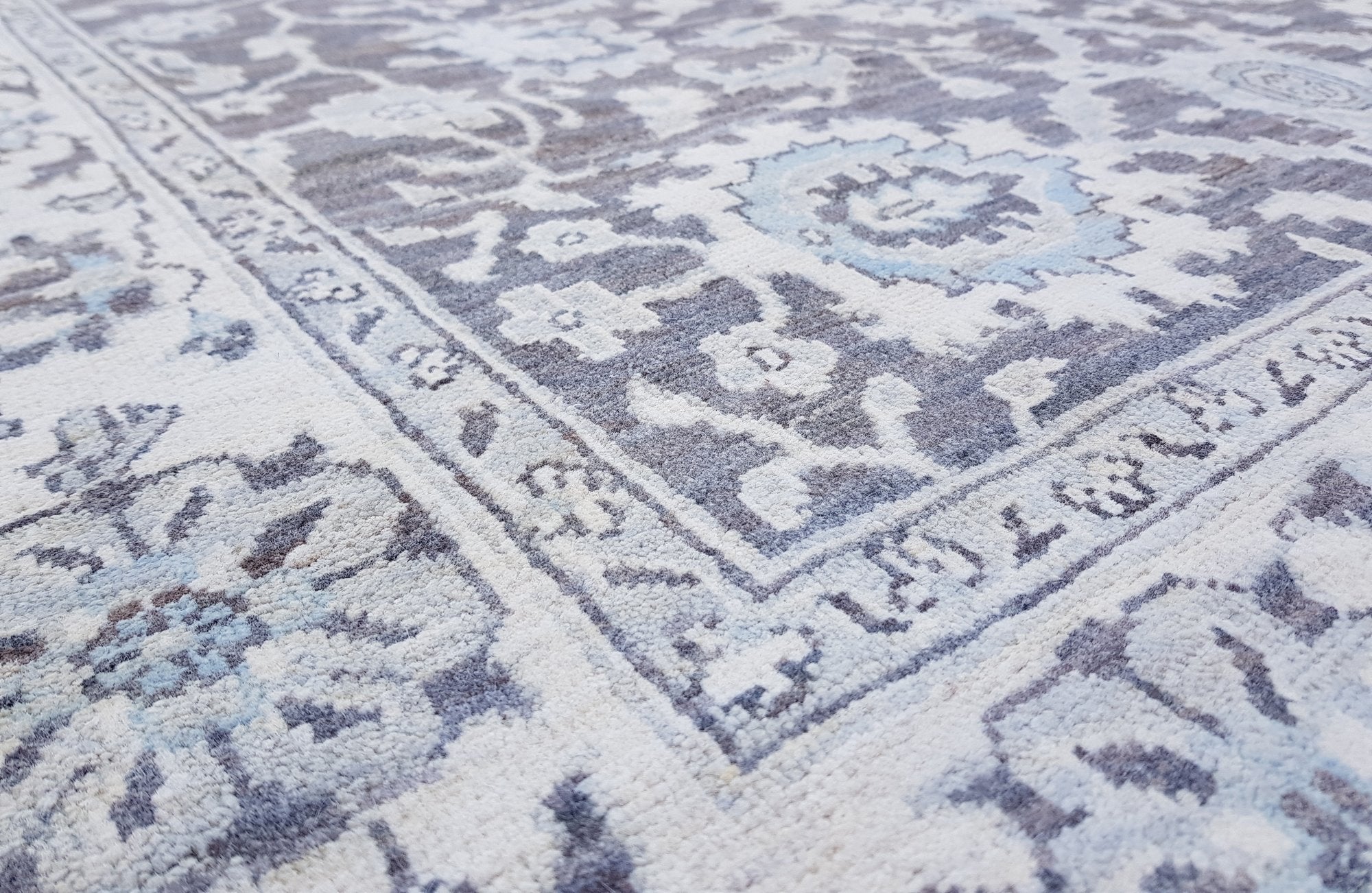 Sultanabad Handwoven Transitional Rug, J64035