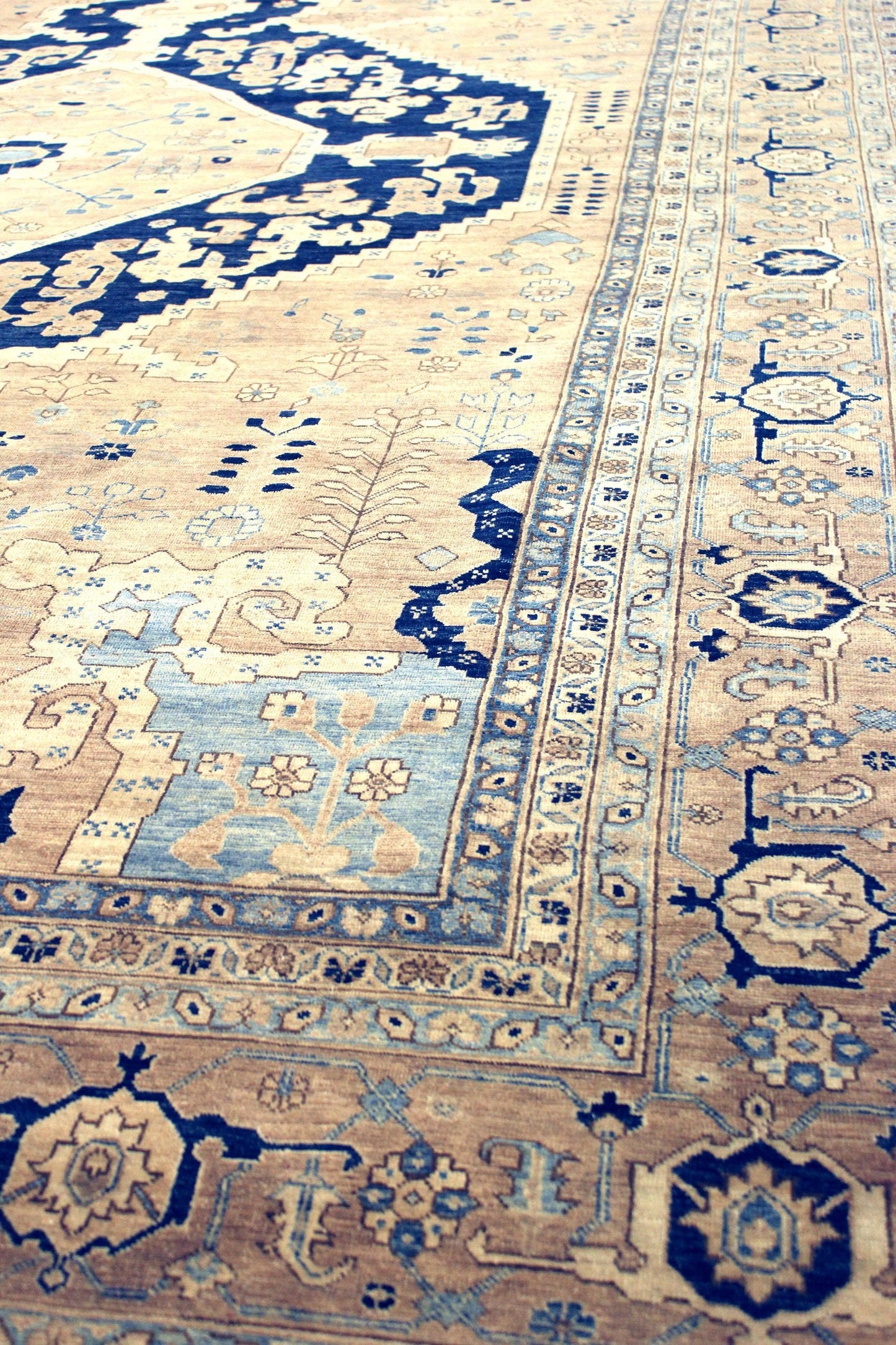 Bakshaish Handwoven Tribal Rug, J69763