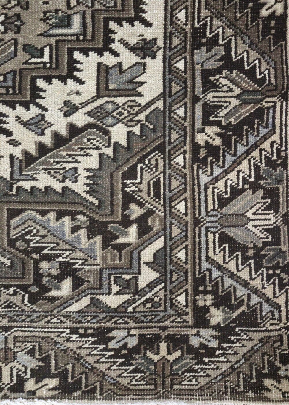 Vintage Heriz Handwoven Tribal Rug, J68250