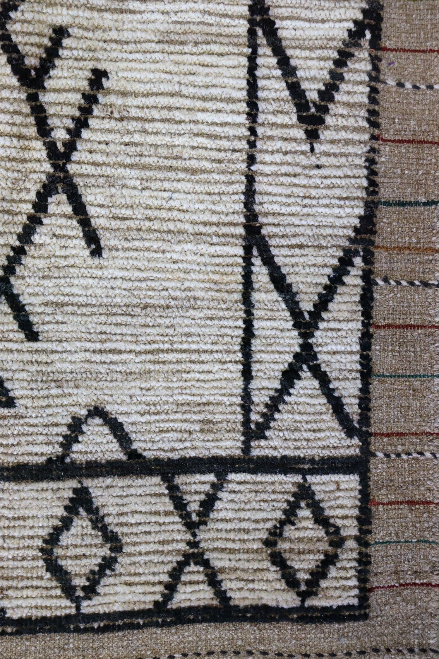 Moroccan Handwoven Tribal Rug, J65432