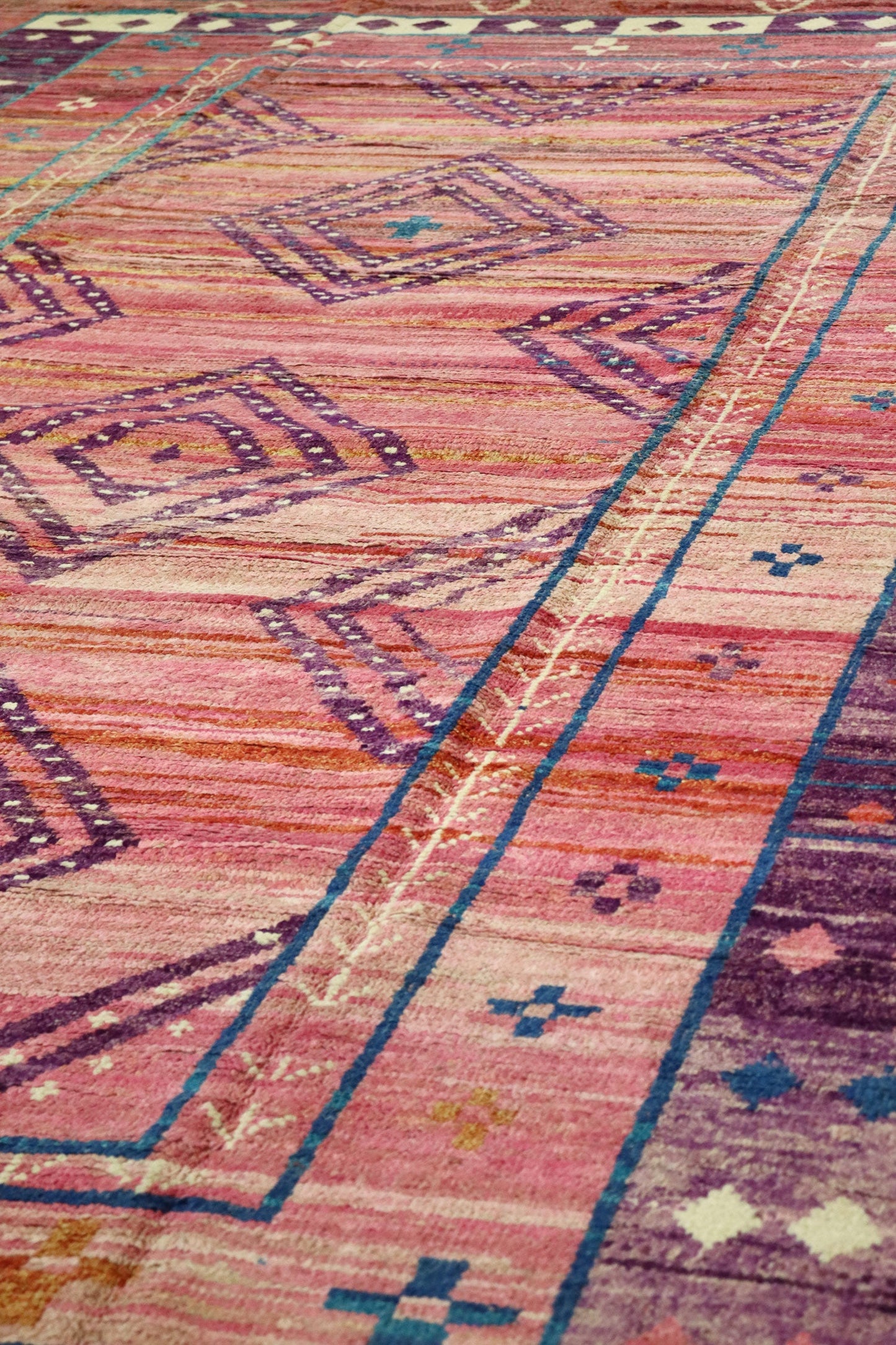 Moroccan Handwoven Tribal Rug, J65934