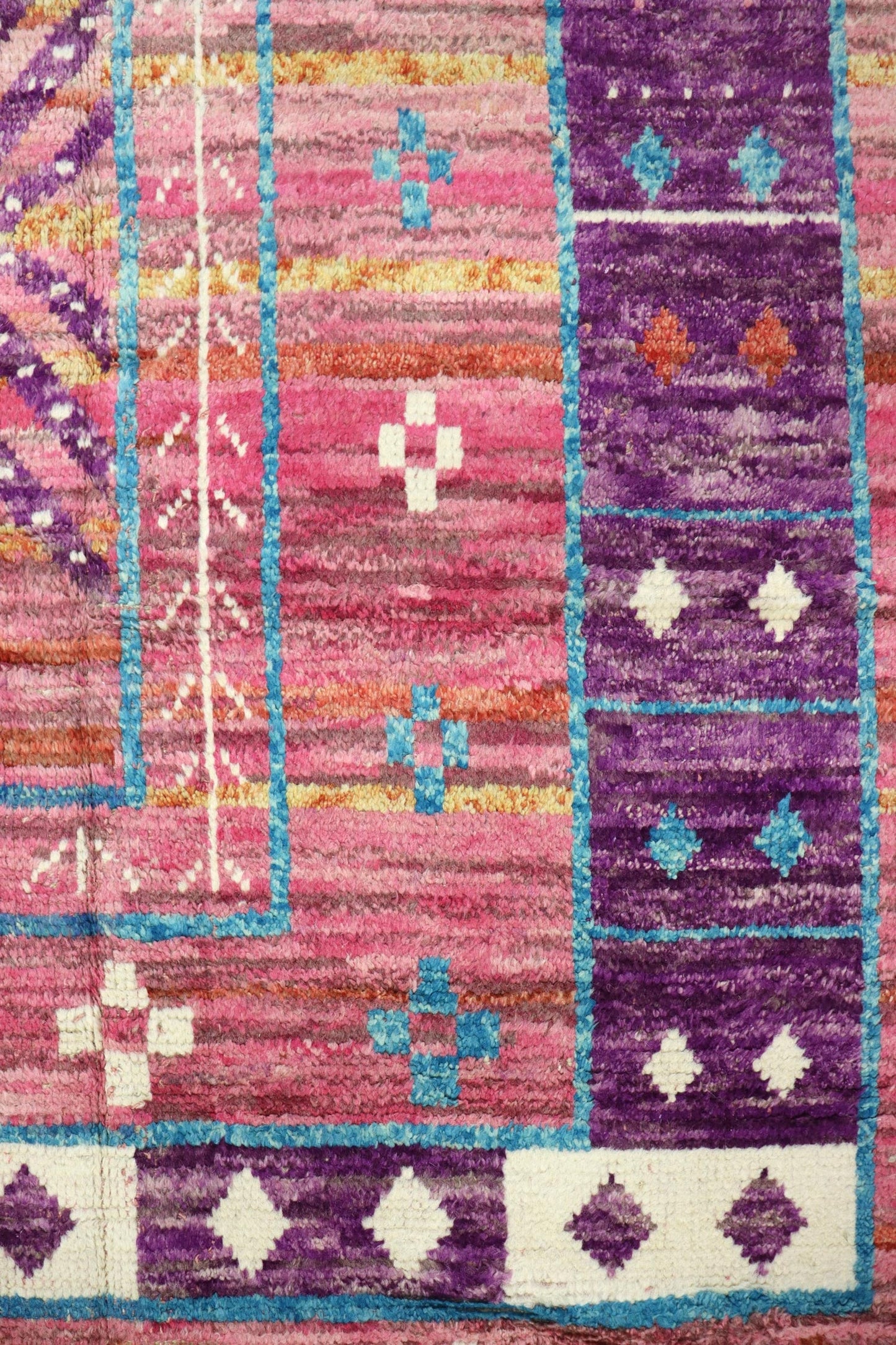 Moroccan Handwoven Tribal Rug, J65934