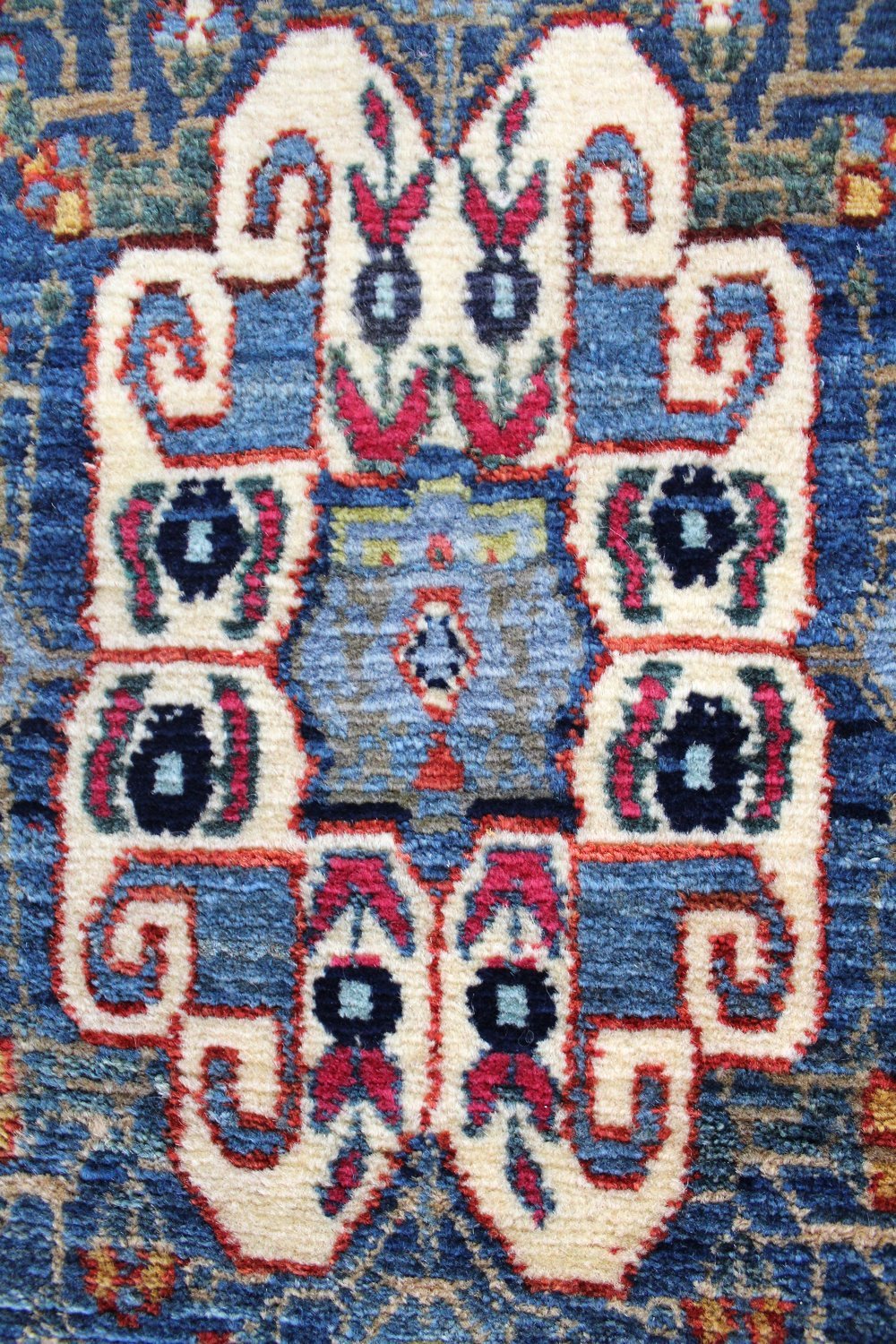 Qashqai Handwoven Tribal Rug, J60807
